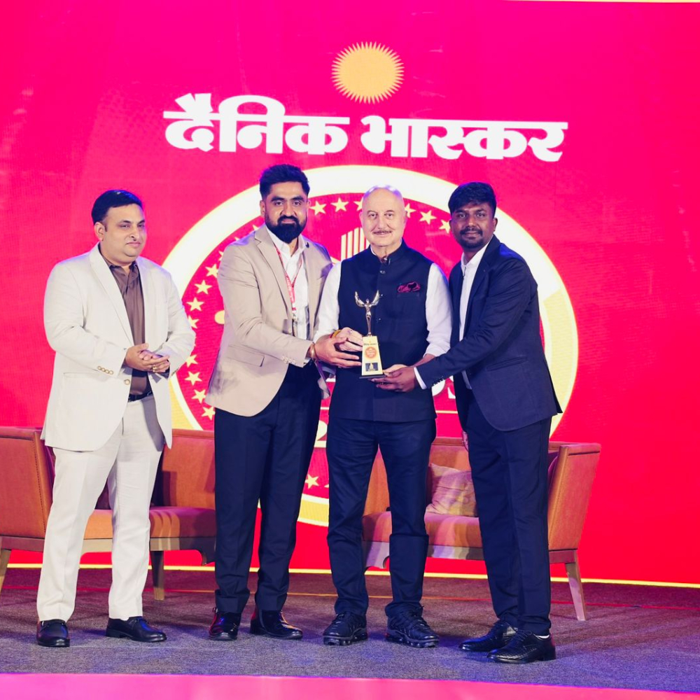 Vishal Chandnani receiving award for ABODE real estate achievement and client trust